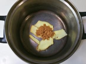 放入一勺十三香