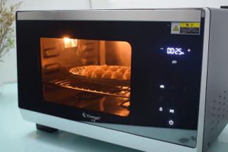 放入长帝蒸汽烤箱，水箱装上水，选择纯蒸功能，温度110度，时间25分钟