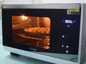 放入长帝蒸汽烤箱，水箱装上水，选择纯蒸功能，温度110度，时间25分钟