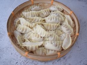 依次做完所有的饺子皮