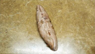 用手捏紧收口，成椭圆状，依次整好形状后放入烤箱发酵功能40度1小时