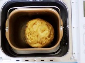 面包机启动发酵功能、开始醒发