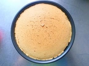 出炉后震一下，倒扣放凉