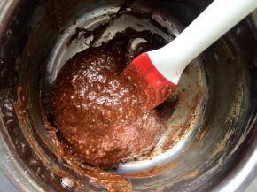 全部煮沸后倒入木薯粉，关火，快速拌匀