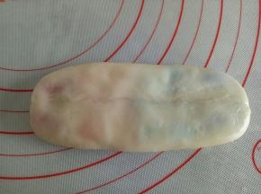 利用手掌稍微按扁