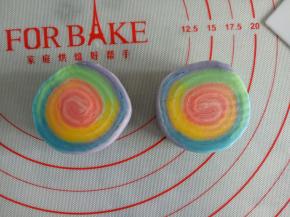 拿一把锋利的刀子从中间切开，切面向上