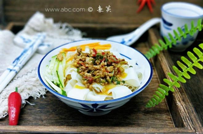 香辣肉酱拌面