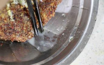 同上：沥油，也可放在吸油纸上。