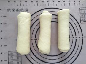 盖上保鲜膜，松弛15分钟