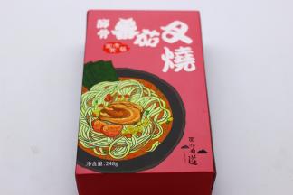 准备好想吃的豚骨番茄叉烧拉面