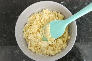 用刮刀稍微混合拌匀下。