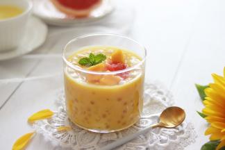 这个是一个椰香味比较浓郁的杨枝甘露，如果喜欢奶味浓郁的，可以加入适量的淡奶。