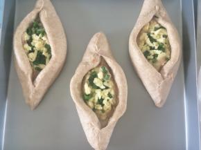 发酵好的面团明显比之前膨胀很多，烤箱预热200度烤20分钟