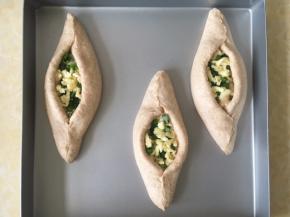 之后放在烤盘内，室温二次发酵40分钟，夏天天热，室温发酵就可以，天冷要用烤箱二次发酵