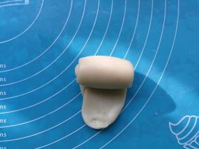 再重复14步骤从上往下卷起。