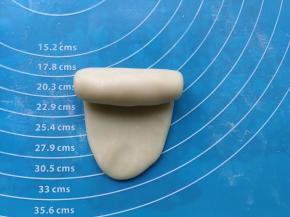 从上往下卷起。