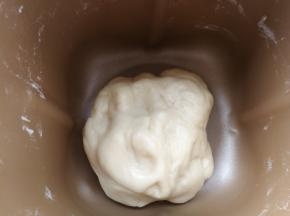 这是揉好的水皮，水皮的状态比较软但是不黏手。