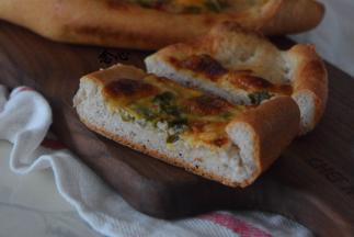 出炉凉透，美味的黑麦奶酪船就做好啦