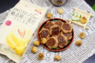 烤好的饼干，取出，放凉，又香又酥，非常好吃。