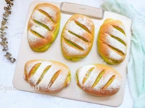 烤箱以上下管烘烤模式预热180度，烤盘放入预热到位的烤箱中层，烘烤25~30分钟，我放的麻薯比较多，实际烘烤时间为35分钟，烘烤结束取出烤盘。