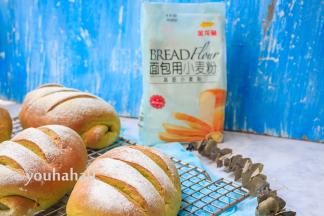 趁热掰开一个，十足的馅料非常诱人，味道好好。