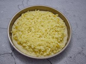 最后撒上马苏里拉奶酪