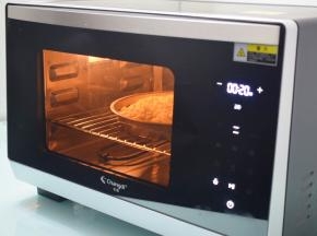 放入预热好的长帝蒸汽烤箱，上下火200度，中下层20分钟，烤至表面奶酪芝士融化变成焦黄色即可