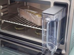 放入长帝蒸汽烤箱，水箱装上水