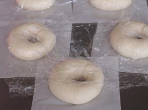 二次发酵就要结束的时候，煮糖水