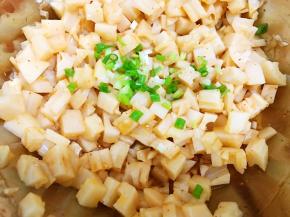 撒上葱花拌匀即可