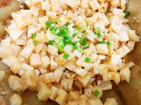 撒上葱花拌匀即可