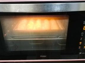 放入烤箱发酵功能40度1小时