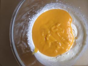 倒入冷藏过的芒果泥