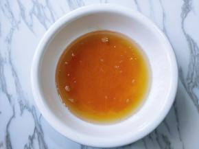 再加入玉米油。