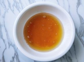 再加入玉米油。