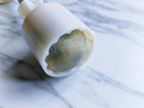 再放入模具中。