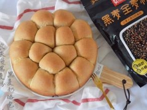 模具我用的不粘模具，很好脱模，要是用阳极蛋糕模的，内壁要刷点油