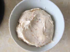 奶油奶酪加黄梅酱搅拌均匀