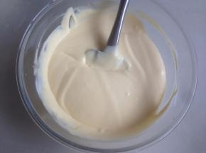 搅拌均匀，成芒果慕斯液