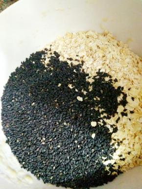 加入炒好的黑芝麻