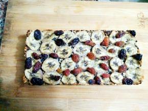 烤好的香蕉燕麦取出放凉