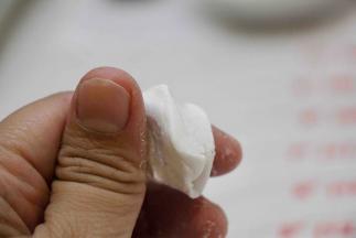 白面团：糯米粉+淀粉+开水+油揉成团，光滑。