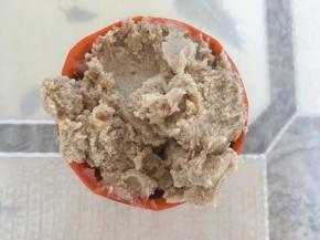 装入裱花袋，我用的8齿裱花嘴，烤箱预热180度