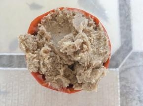 装入裱花袋，我用的8齿裱花嘴，烤箱预热180度