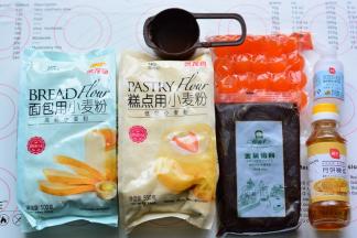 准备好所有月饼用所有的材料