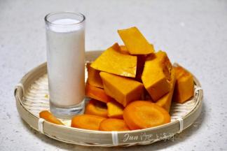 南瓜块+胡萝卜块煮到软