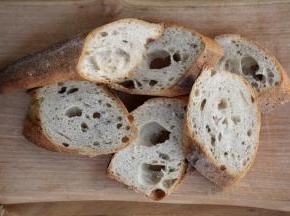 切几片传统法棍