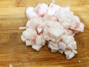肥肉切小块