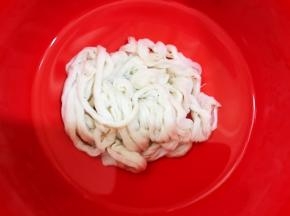 冲洗干净后加入高度白酒和清水泡一会儿再用