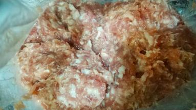 肉末调好味备用